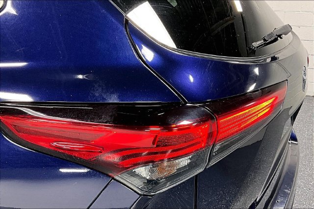 Used 2021 Toyota Highlander XLE AWD/4WD image 23