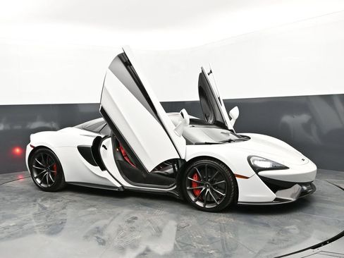 Used 2019 McLaren 570S Spider image 59