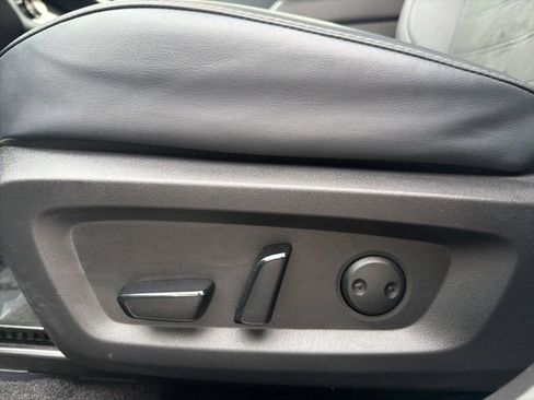 Used 2025 Mitsubishi Outlander SE image 16