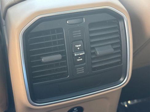 Used 2025 Porsche Macan image 15