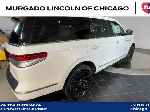 Used 2024 Lincoln Navigator Reserve AWD/4WD image 8