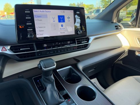 Used 2023 Toyota Sienna XLE image 31