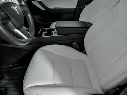 Used 2020 Tesla Model Y Long Range image 17