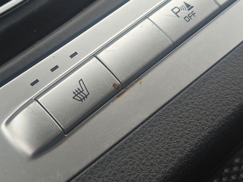 Used 2023 Kia Carnival LX FWD image 27