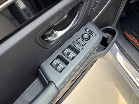 Used 2025 Honda Pilot TrailSport image 9