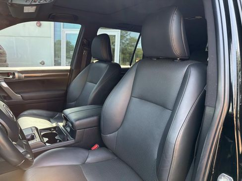 Used 2023 Lexus GX 460 Luxury w/ Accessory Package AWD/4WD image 22