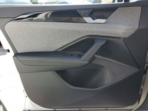 Used 2025 Volkswagen Tiguan S image 29