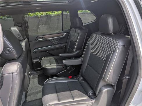 Used 2025 GMC Acadia Denali FWD image 27