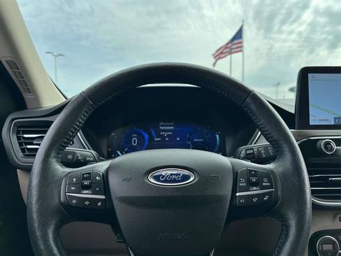 Used 2020 Ford Escape Titanium image 18