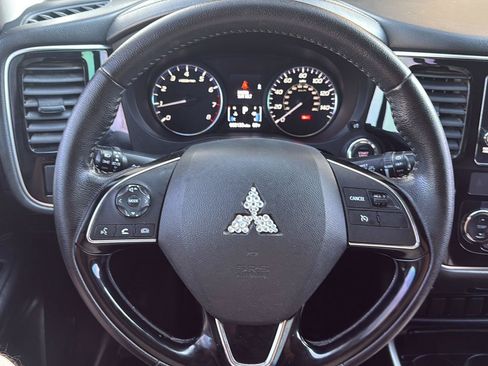 Used 2018 Mitsubishi Outlander SE FWD image 15