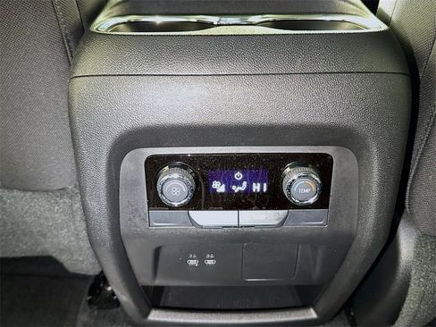 Certified 2025 Chevrolet Traverse LT image 23