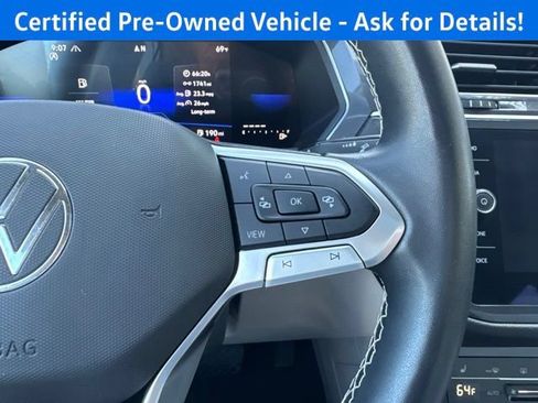 Certified 2023 Volkswagen Tiguan SE w/ Panoramic Sunroof Package AWD/4WD image 19