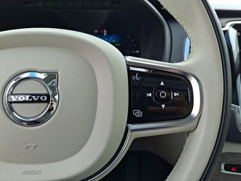 Certified 2024 Volvo XC90 T8 Plus AWD/4WD image 23