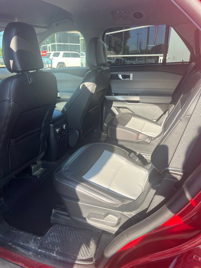 Used 2023 Ford Explorer XLT w/ Equipment Group 202A RWD image 8