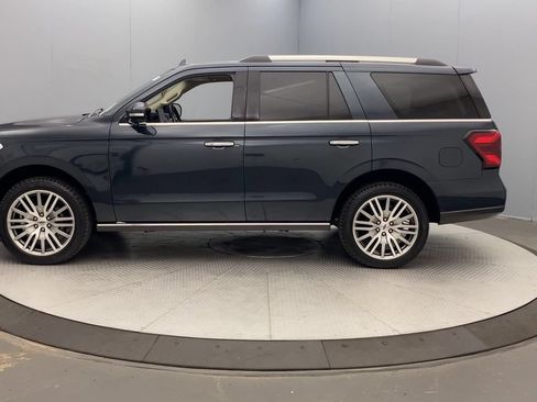 Used 2023 Ford Expedition Limited AWD/4WD image 2