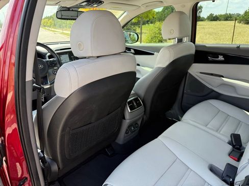 Used 2018 Kia Sorento SX image 23