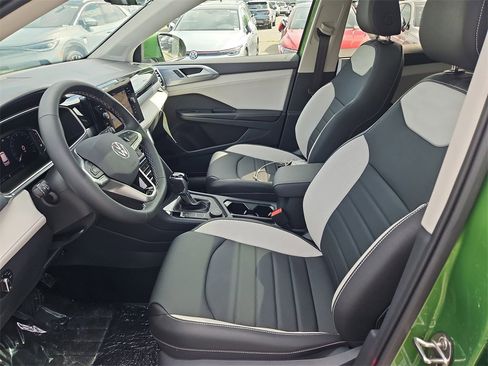 New 2025 Volkswagen Taos SEL image 20