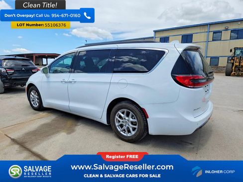 Used 2022 Chrysler Pacifica Touring-L FWD image 3