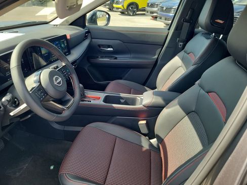 New 2026 Nissan Kicks SR w/ SR Premium Package FWD image 9