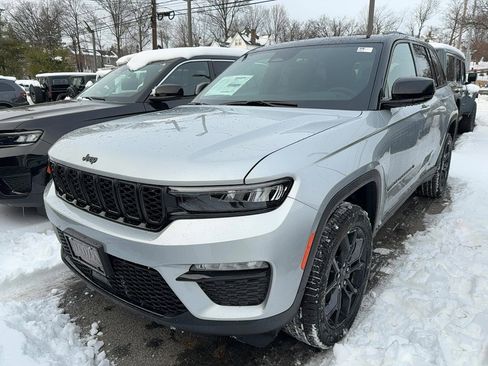 New 2025 Jeep Grand Cherokee Limited image 4