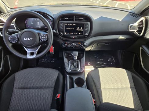Certified 2025 Kia Soul LX w/ LX Technology Package FWD image 13