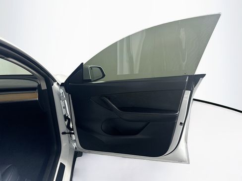 Used 2022 Tesla Model Y Long Range AWD/4WD image 34