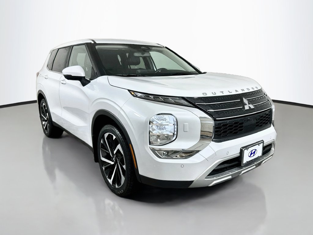Used 2024 Mitsubishi Outlander SE AWD/4WD image 3