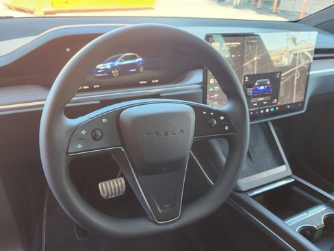 Used 2024 Tesla Model X image 11