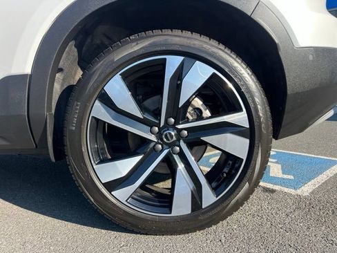 Used 2025 Volvo XC40 B5 Plus AWD/4WD image 10