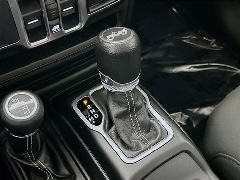 Used 2018 Jeep Wrangler Unlimited Sahara w/ Cold Weather Group image 16