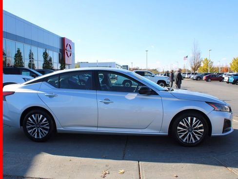 Certified 2024 Nissan Altima 2.5 SV image 6