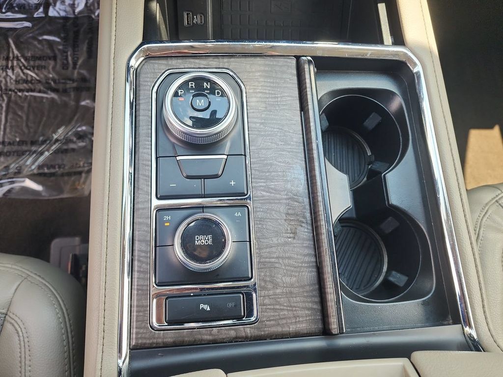 Used 2021 Ford Expedition Limited AWD/4WD image 16