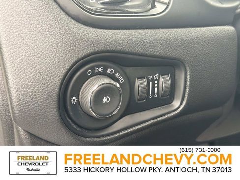 Used 2017 Jeep Renegade Altitude FWD image 26