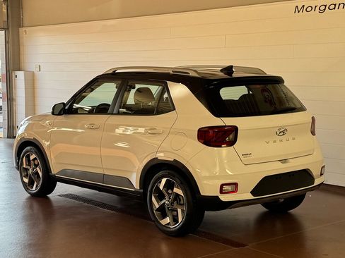 Used 2022 Hyundai Venue Limited image 5