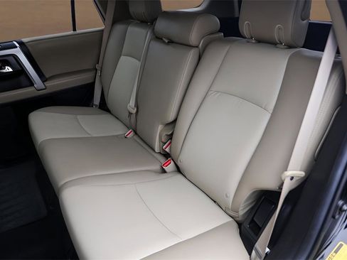 Used 2018 Toyota 4Runner SR5 Premium image 26