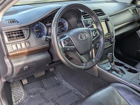 Used 2016 Toyota Camry XLE w/ Moonroof Package image 10
