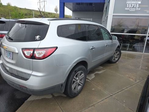 Used 2015 Chevrolet Traverse LT image 3