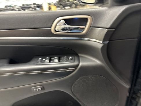 Used 2016 Jeep Grand Cherokee Limited w/ Luxury Group II image 28