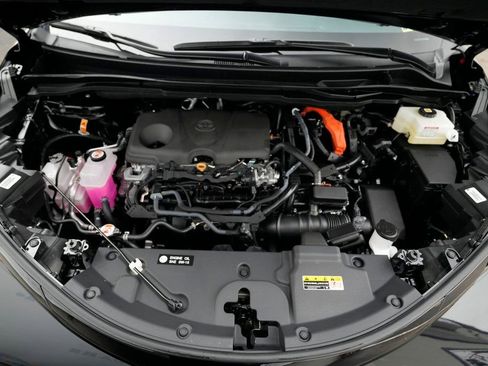 Used 2025 Toyota Sienna XLE Woodland Edition image 17