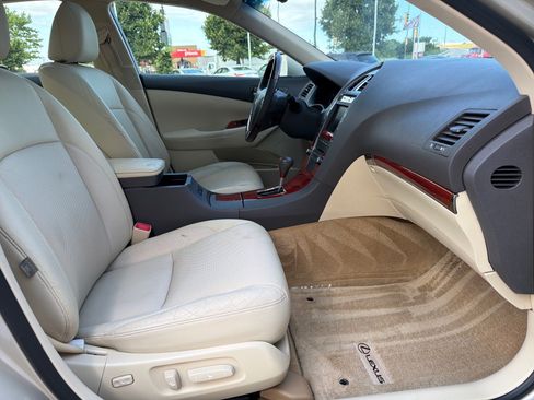 Used 2011 Lexus ES 350 w/ Preferred Accessory Package FWD image 31