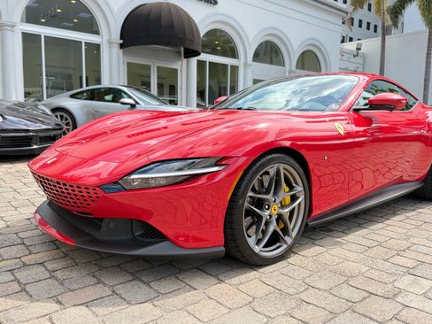 Used 2022 Ferrari Roma RWD image 3