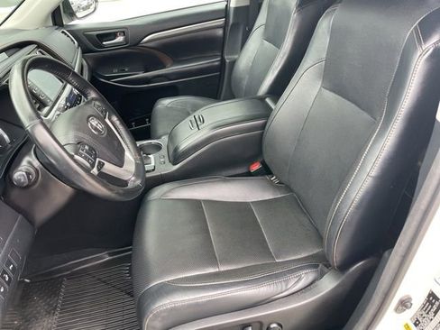 Used 2017 Toyota Highlander Limited Platinum image 13