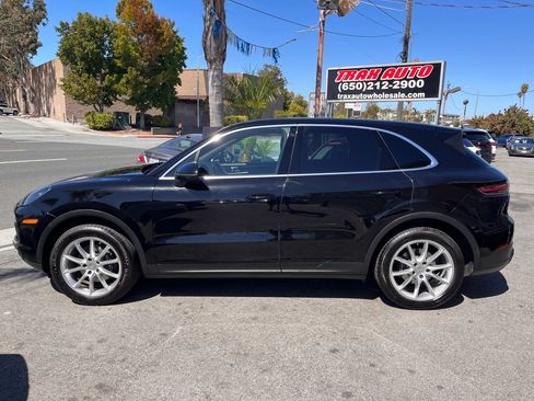 Used 2020 Porsche Cayenne w/ Driver Memory Package AWD/4WD image 5