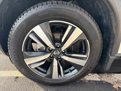 Used 2021 Nissan Rogue SL w/ Premium Package image 9