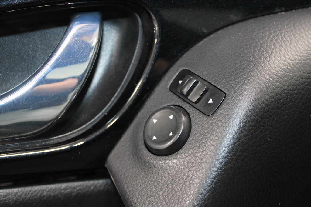Used 2019 Nissan Rogue Sport SL w/ Premium Package FWD image 39
