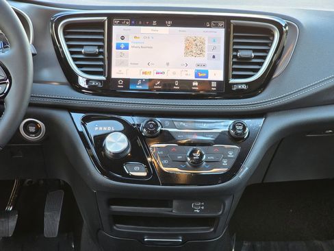 New 2026 Chrysler Pacifica Select FWD image 28
