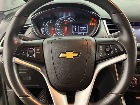 Used 2020 Chevrolet Trax LT w/ Sun & Sound Package AWD/4WD image 12