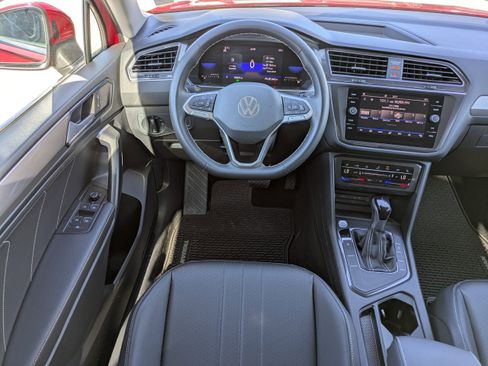 Certified 2023 Volkswagen Tiguan SE image 16