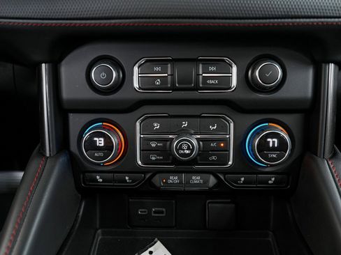 Used 2022 Chevrolet Suburban RST w/ Sport Performance Package image 20