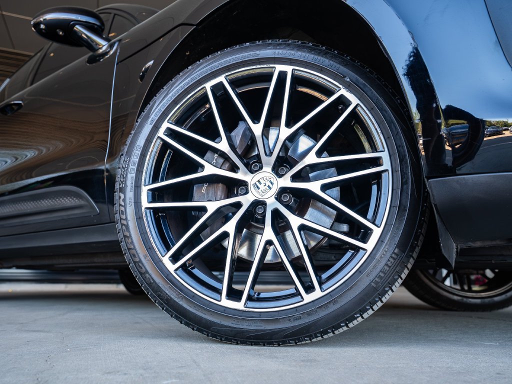Certified 2024 Porsche Macan AWD/4WD image 12
